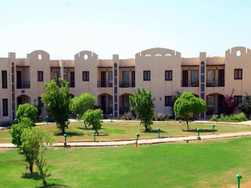 Magawish Swiss Inn Resort Hurghada Bagian luar foto