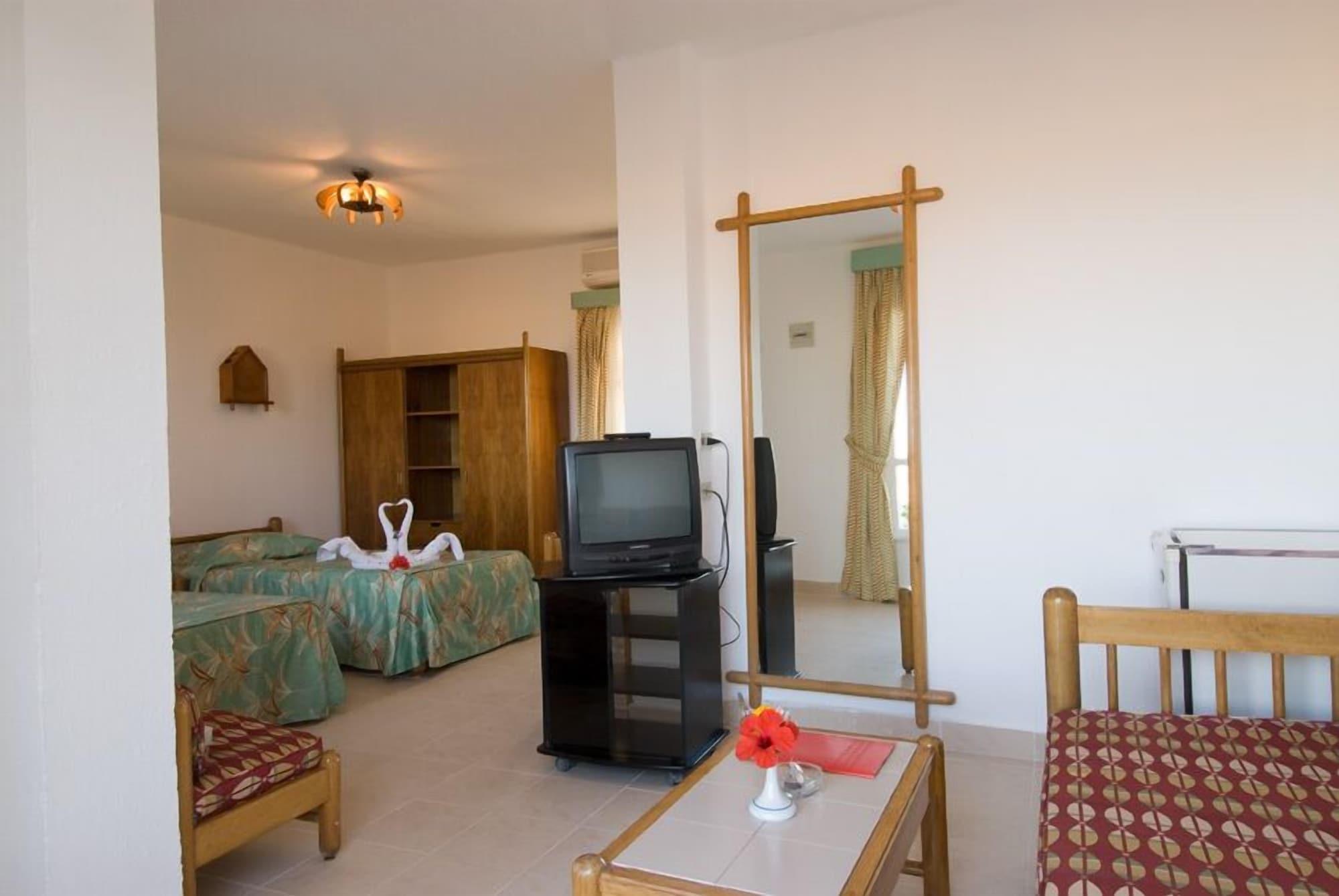 Magawish Swiss Inn Resort Hurghada Bagian luar foto