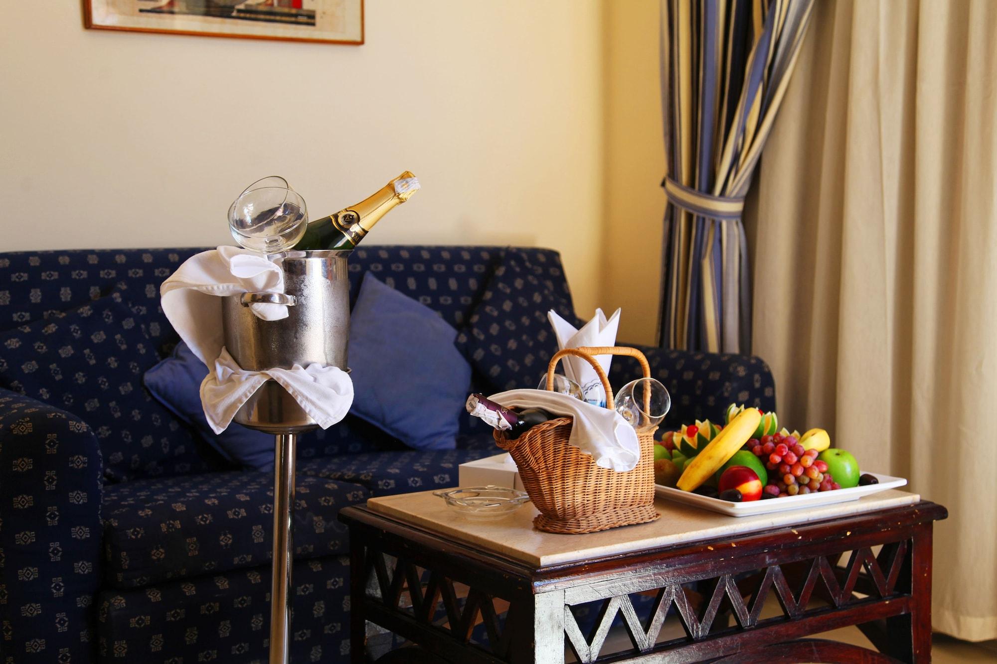 Magawish Swiss Inn Resort Hurghada Bagian luar foto