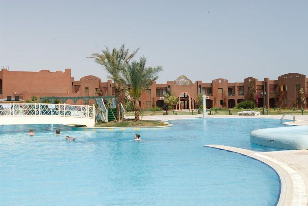 Magawish Swiss Inn Resort Hurghada Bagian luar foto