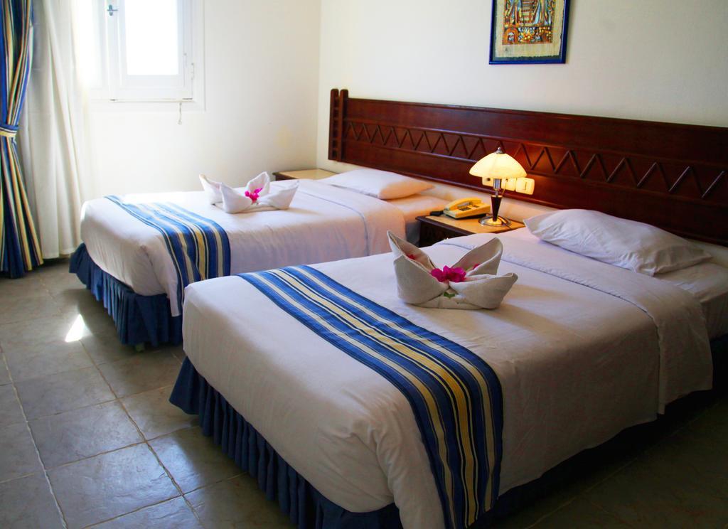 Magawish Swiss Inn Resort Hurghada Bagian luar foto