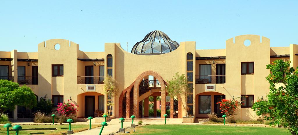 Magawish Swiss Inn Resort Hurghada Bagian luar foto