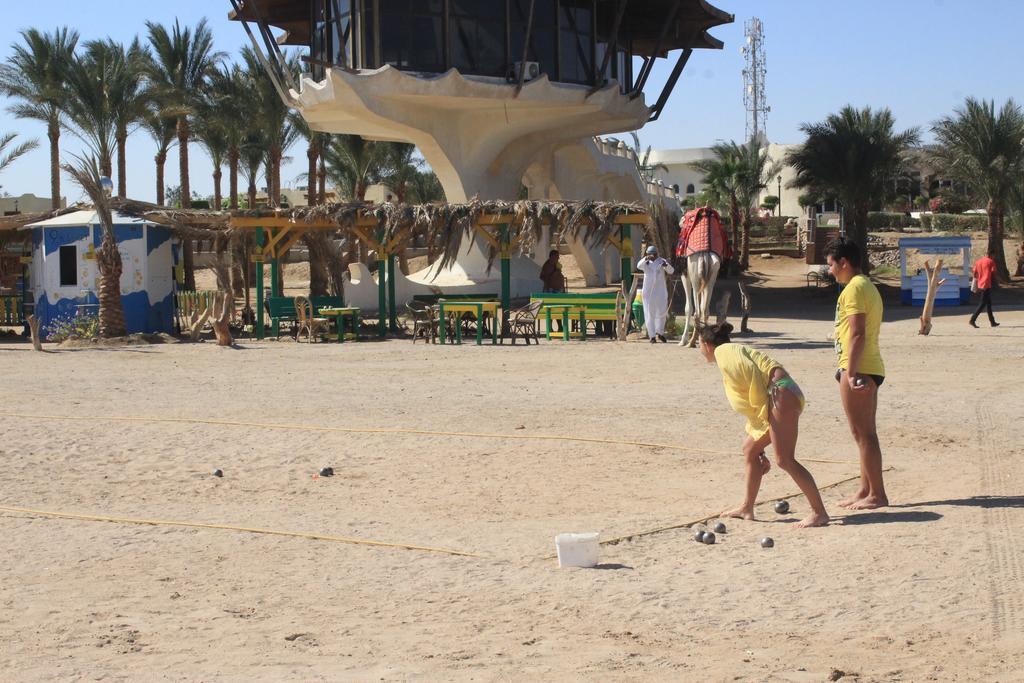 Magawish Swiss Inn Resort Hurghada Bagian luar foto