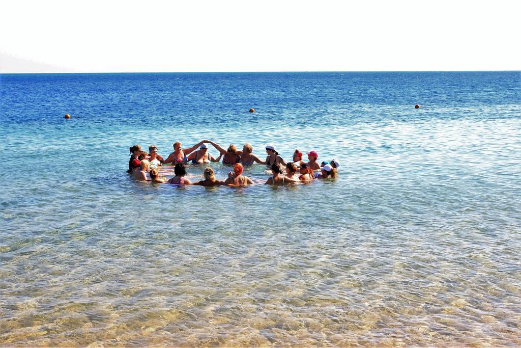 Magawish Swiss Inn Resort Hurghada Bagian luar foto