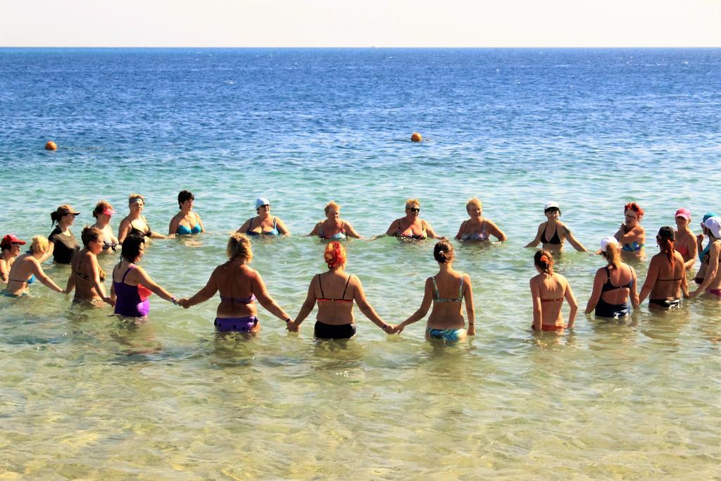 Magawish Swiss Inn Resort Hurghada Bagian luar foto