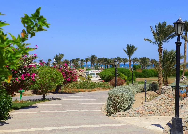 Magawish Swiss Inn Resort Hurghada Bagian luar foto