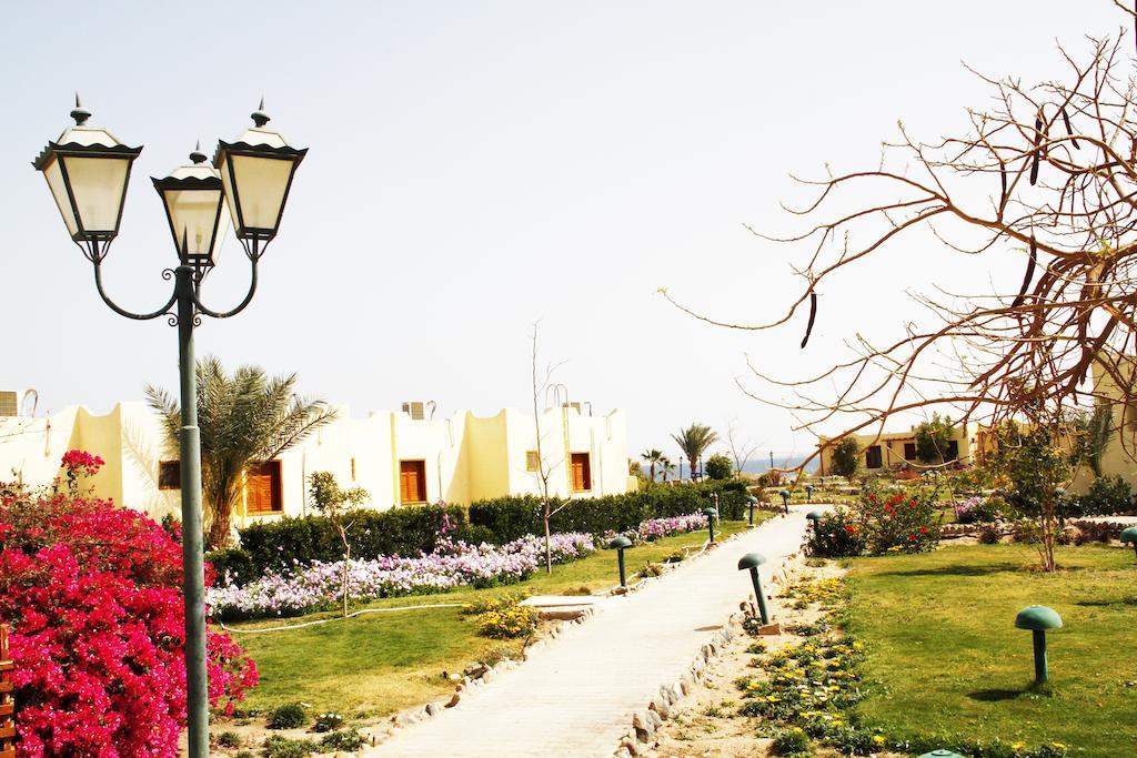 Magawish Swiss Inn Resort Hurghada Bagian luar foto
