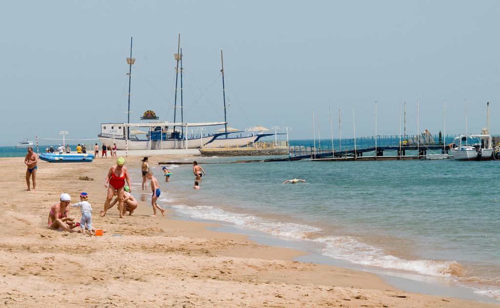 Magawish Swiss Inn Resort Hurghada Bagian luar foto